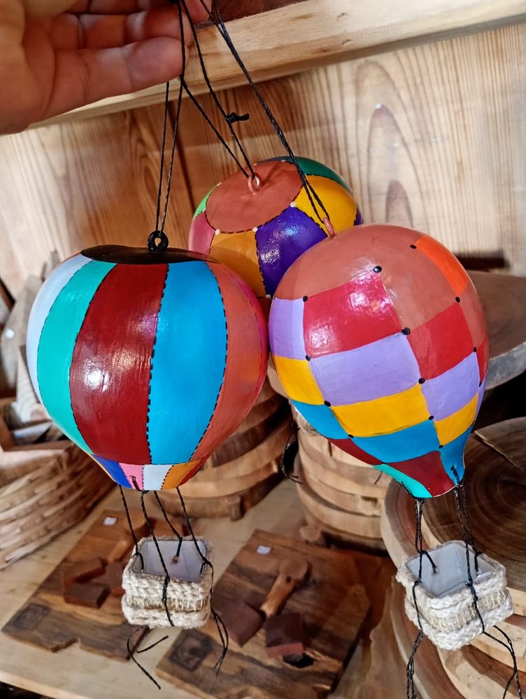 Mini balão de cabaça pintado à mão, listrado em azul, vermelho e verde-água